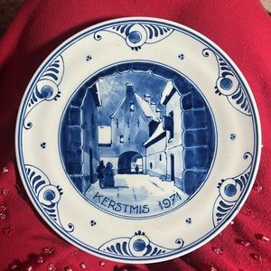 ROYAL DELFT Handpainted in Holland Kerstmis 1971 Blue wall plate. Excellent cond